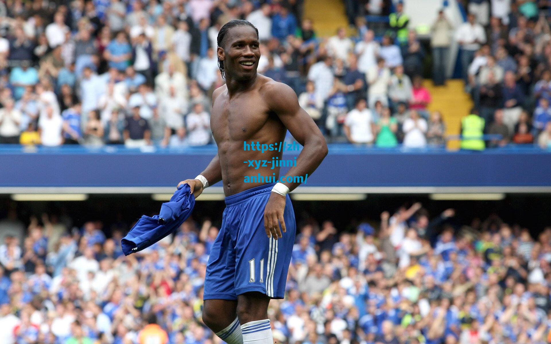 战术革新显奇效！路易斯前腰位置激活申花攻防，媒体人盛赞全能表现